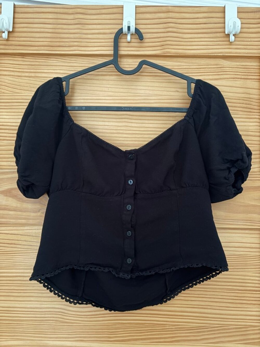 Top noir manches bouffantes / Black Puff Sleeve Top – S